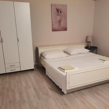 Apartman Luka Apartment ซินย์ ภายนอก รูปภาพ