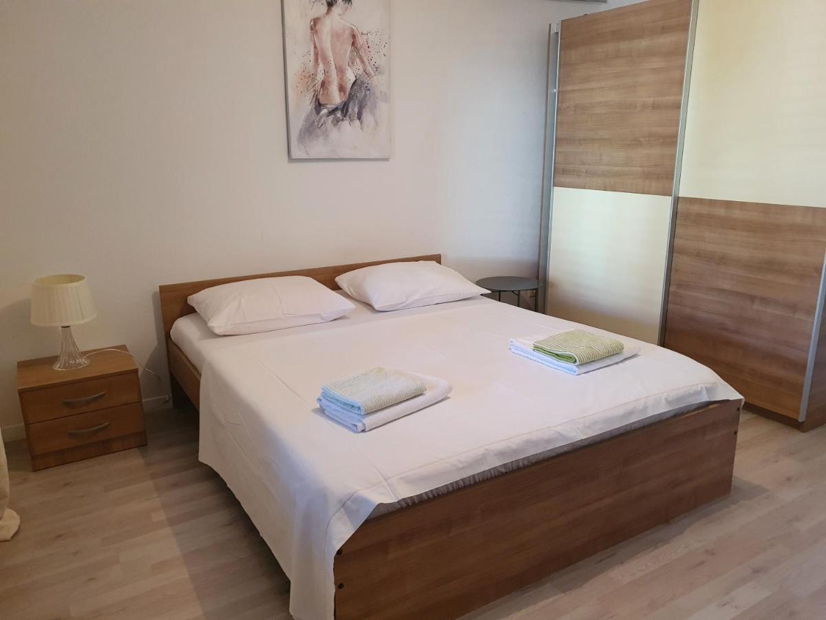Apartman Luka Apartment ซินย์ ภายนอก รูปภาพ