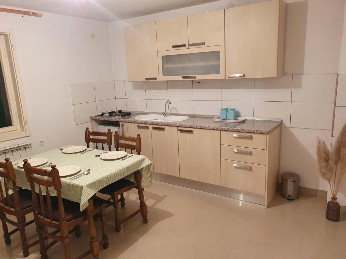 Apartman Luka Apartment ซินย์ ภายนอก รูปภาพ